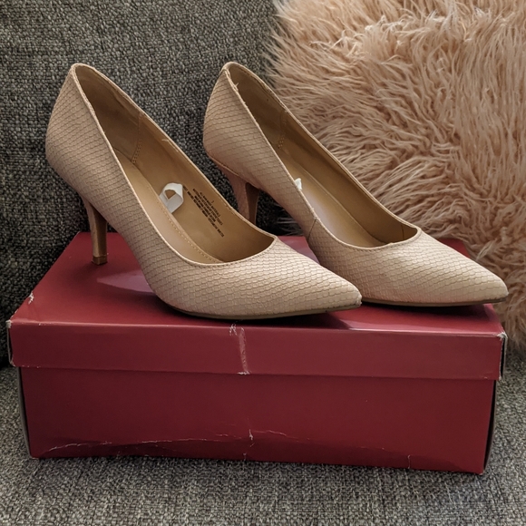 womens blush dress shoes